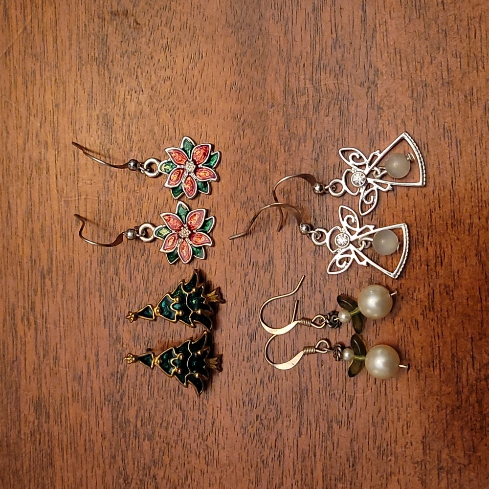 4 Christmas earrings set